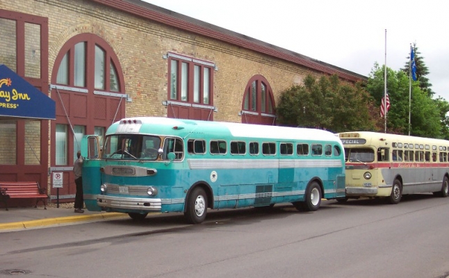 2004 Meet  St Paul, MN
Minnesota Transportation Museum buses picking up CNWHS members for a fan trip in Osceola. Photo by Jerry Krug
