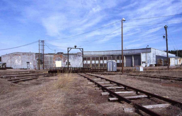 Roundhouse  Altoona, WI
The Altoona, WI roundhouse about a month prior to its demolition. April 2003 photo by Charles Kuehn
Keywords: Roundhouse  Altoona, WI