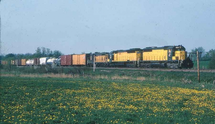 SD40  869  Campbellsport, WI
Proviso to North Fond du Lac freight, No. 295, is westbound near Campbellsport with a SD40/SD45/GP7 engine consist.  Bob Baker photo, 5-13-1982.
Keywords: SD40  869  Campbellsport, WI