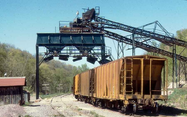 Ballast Loader  Rock Springs, WI
C&NW ballast loading facility at the quarry in Rock Springs WI. Source of the Pink Lady ballast.  Dick Talbott photo, May 1979
Keywords: Ballast loader Quarry  Rock Springs, WI