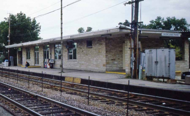 Depot  Hightland Park, IL
C&NW  commuter station on the North Line.
Dick Talbott photo 9-22-84.
Keywords: Highland Park