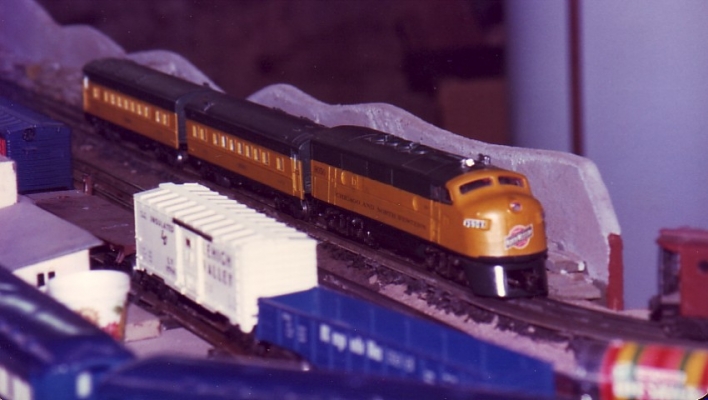A LIONEL "400"
A 2-car LIONEL "400" )O-gauge) rolls down the main line on the former Dallas (PA) Penn Station layout.  Re-paint, photo, and submission by Bill Hakkarinen.
Keywords: Model "400"