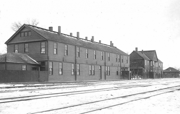 Chadron, NE
The hotel and station at Chadron.  Stecher photo, 1915, C&NW Historical Society Archives collection.
Keywords: Chadron, NE