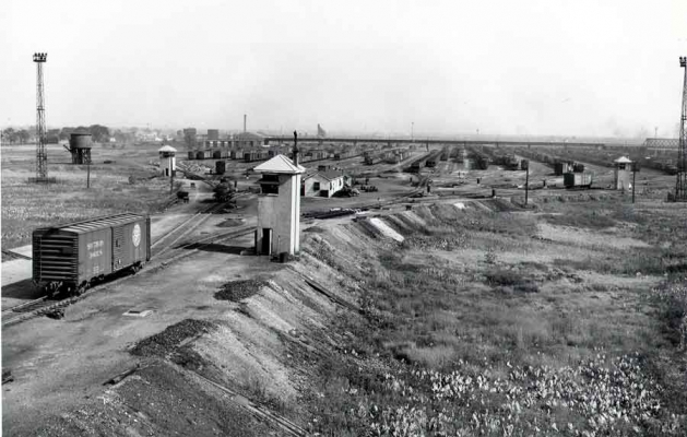 Hump Yard  Proviso, IL
A 1953 view of the hump at Proviso looking east.  C&NW Historical Society Archives collection.
Keywords: Hump Proviso