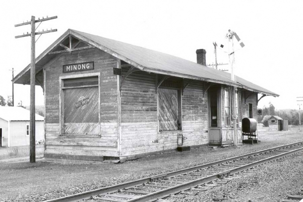 Depot  Minong, WI
Minong is 21 miles north of Spooner on the line to Superior.  C&NW Historical Society Archives collection.
Keywords: Depot  Minong, WI