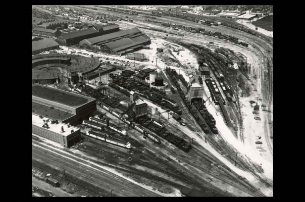 Roundhouse � Diesel Shop  Chicago, IL
A 1950's view of the 40th Street Yards, shops, diesel ramp, roundhouse, and coaling towers.  C&NW Historical Society Archives collection.
Keywords: roundhouse diesel ramp Chicago