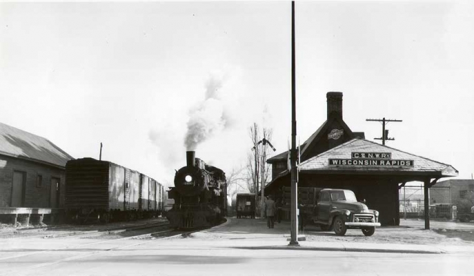 Wisconsin Rapids, WI
Train No. 10 at Wisconsin Rapids.  The last run of No. 10 was 4 days after this photo was taken.  Jim Scribbins photo, 4-1-1954.  C&NW Historical Society Archives collection.


Keywords: Wisconsin Rapids, WI
